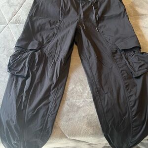 Lulu relaxed dance studio pant. Size small.
